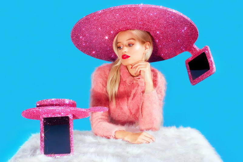 Illustration for article titled 5 Selfie-Enabling Devices That Deserve a Permanent Ban